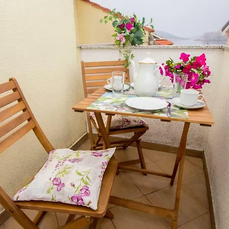 Charming Do-ma-ni Apartment