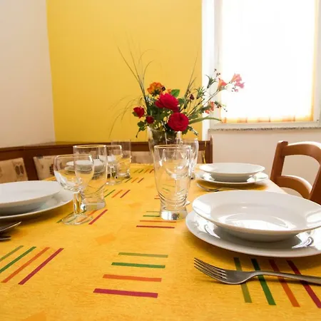 Charming Do-ma-ni Apartament