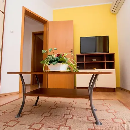 Charming Do-ma-ni Apartament