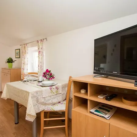Charming Do-ma-ni Apartament Baška