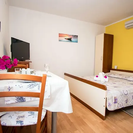 Apartament Charming Do-ma-ni *